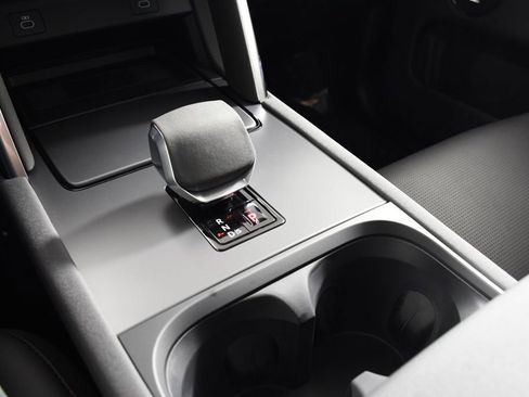 Used 2025 Land Rover Discovery Sport S image 32