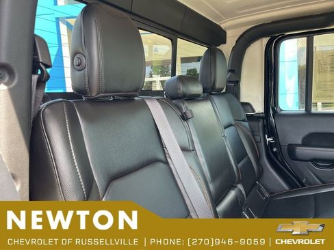 Used 2022 Jeep Gladiator Mojave AWD/4WD image 32