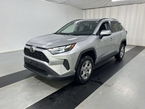 Used 2024 Toyota RAV4 XLE AWD/4WD image 5