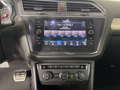 Used 2021 Volkswagen Tiguan SE R-Line image 17