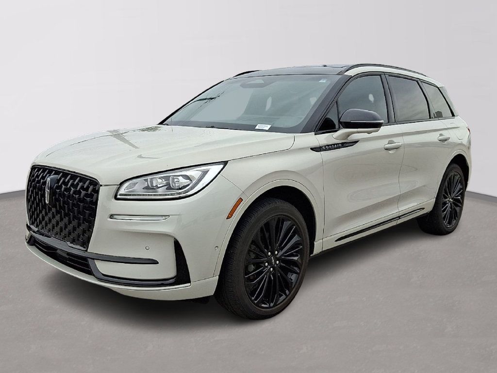 Used 2023 Lincoln Corsair Reserve w/ Equipment Group 202A AWD/4WD image 3