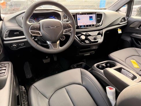 New 2026 Chrysler Pacifica Select image 7