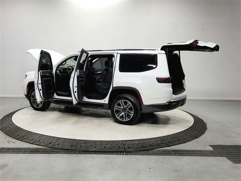 Used 2022 Jeep Wagoneer Series III image 13