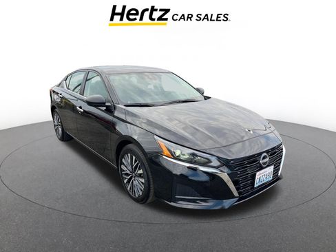 Used 2025 Nissan Altima 2.5 SV image 1
