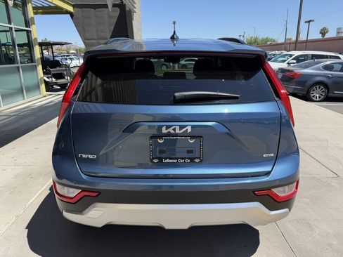 Used 2025 Kia Niro EX FWD image 13