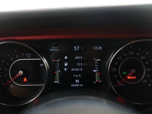 Used 2022 Jeep Gladiator Rubicon w/ Cold Weather Group image 28