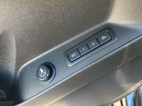 Used 2019 Chevrolet Equinox Premier image 14