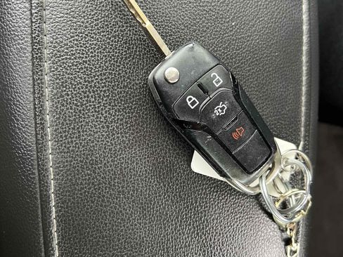 Used 2016 Ford Fusion SE image 8