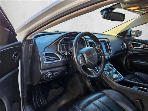Used 2017 Chrysler 200 Limited Platinum image 9
