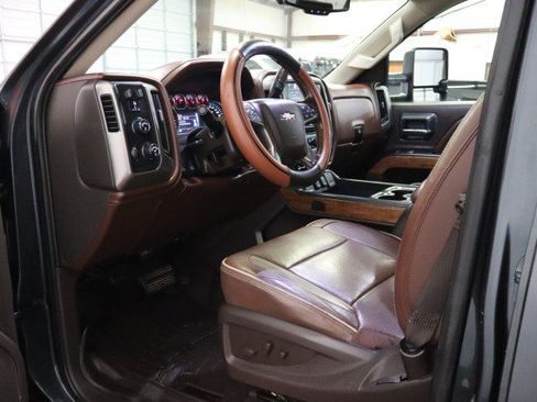 Used 2018 Chevrolet Silverado 1500 High Country AWD/4WD image 29