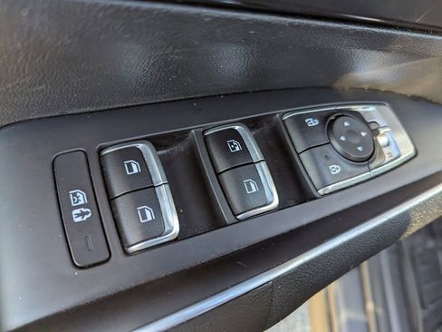 Used 2023 Kia Sorento LX image 15