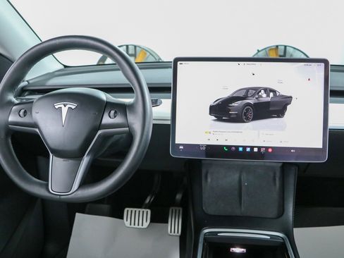 Used 2022 Tesla Model Y Performance AWD/4WD image 16