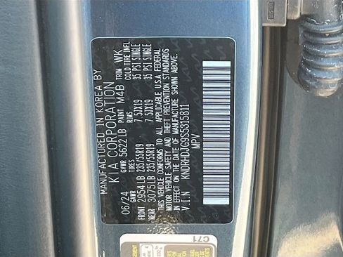 Certified 2025 Kia Sorento EX image 32