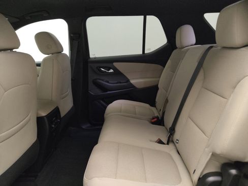 Used 2022 Chevrolet Traverse LS FWD image 18