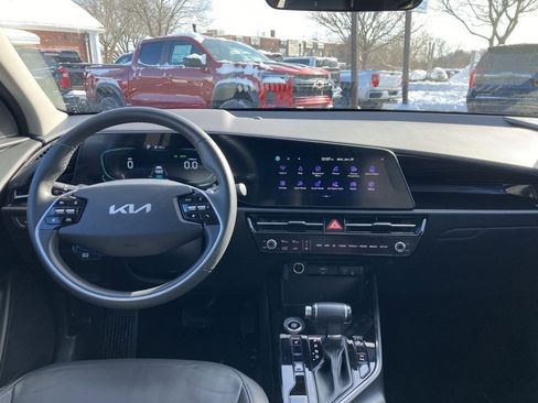 Used 2023 Kia Niro EX image 11