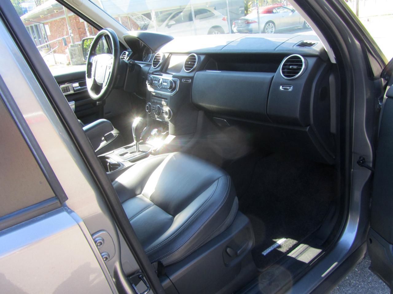 Used 2011 Land Rover LR4 HSE LUX AWD/4WD image 21