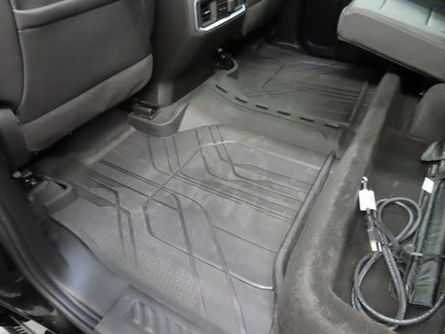 Used 2022 Chevrolet Silverado 1500 High Country w/ Technology Package image 55