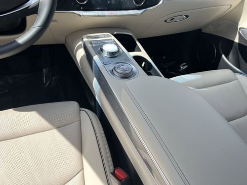 Used 2023 Genesis GV70 2.5T w/ Advanced Package image 31