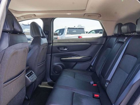 Used 2025 Nissan Ariya FWD image 17