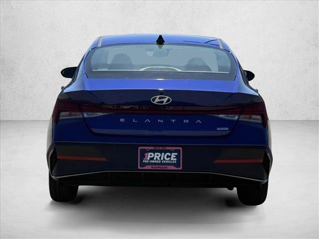 Used 2025 Hyundai Elantra Hybrid FWD image 6