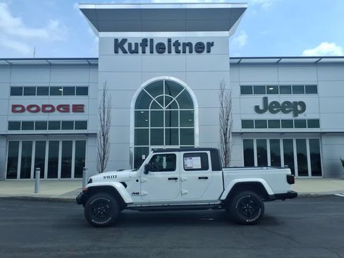 Used 2022 Jeep Gladiator Mojave AWD/4WD image 1