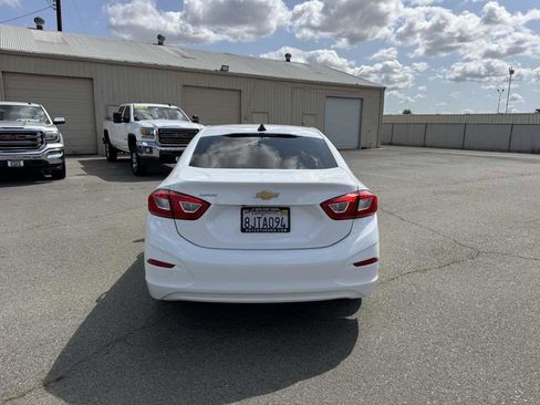 Used 2019 Chevrolet Cruze LS image 10