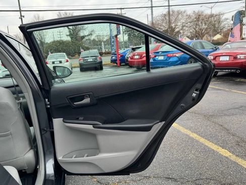Used 2012 Toyota Camry L image 14
