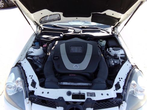 Used 2011 Mercedes-Benz SLK 300 image 21