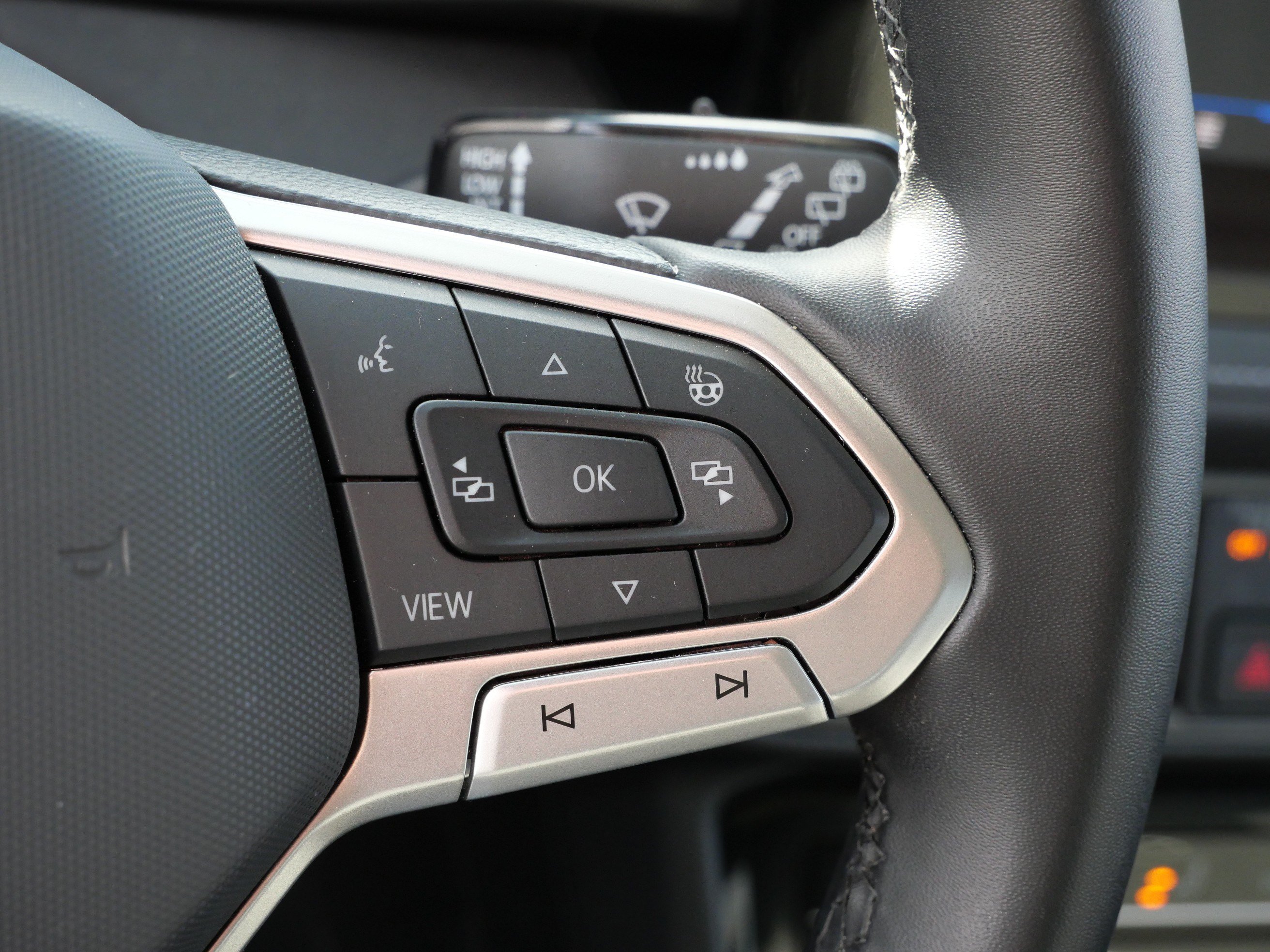 Certified 2025 Volkswagen Taos SE AWD/4WD image 25