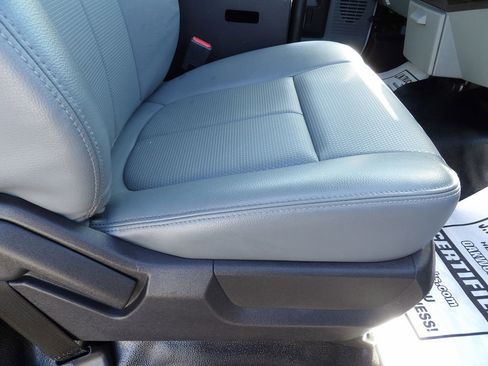 Used 2015 Ford F550 2WD Regular Cab Super Duty image 30