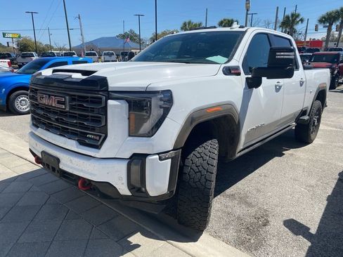Used 2024 GMC Sierra 2500 AT4 w/ AT4 Premium Plus Package image 2