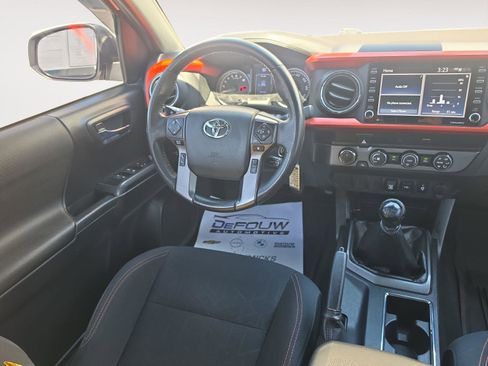 Used 2020 Toyota Tacoma TRD Sport AWD/4WD image 11