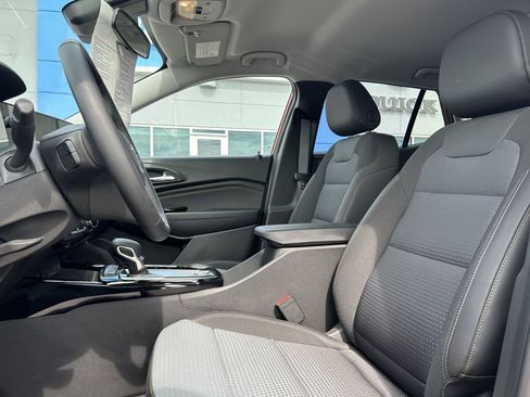 Used 2024 Chevrolet Trax LT w/ Driver Confidence Package FWD image 11