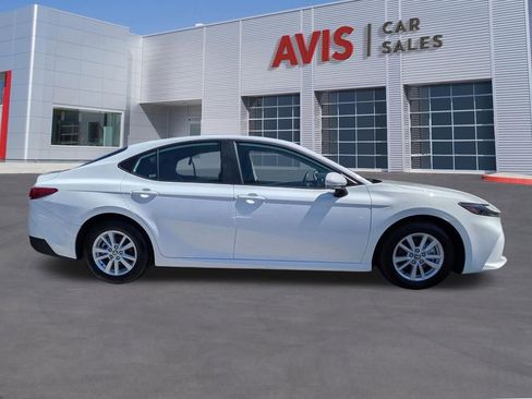 Used 2025 Toyota Camry LE image 4