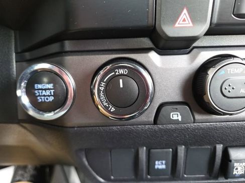 Used 2021 Toyota Tacoma TRD Off-Road image 9