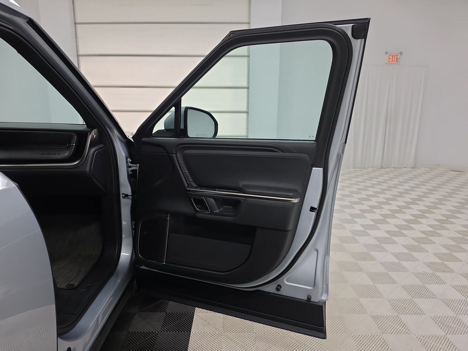 Used 2023 Rivian R1T Adventure Dual AWD/4WD image 18