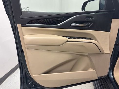 Certified 2021 Cadillac Escalade ESV Premium Luxury w/ Driver Assist Tech Package AWD/4WD image 8