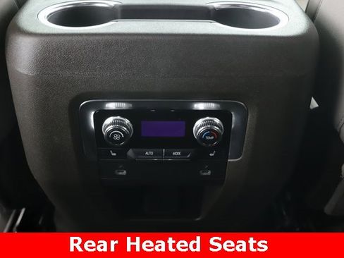 Used 2024 GMC Yukon SLT w/ SLT Luxury Package image 29