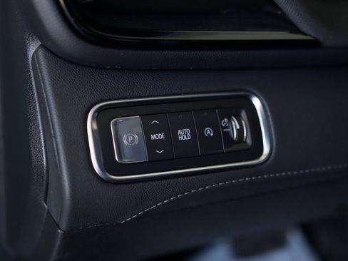 Used 2025 Buick Enclave Preferred image 10