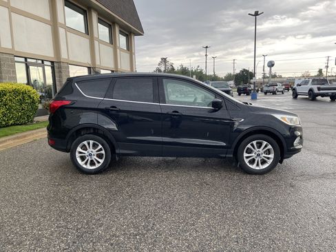 Used 2019 Ford Escape SE AWD/4WD image 3