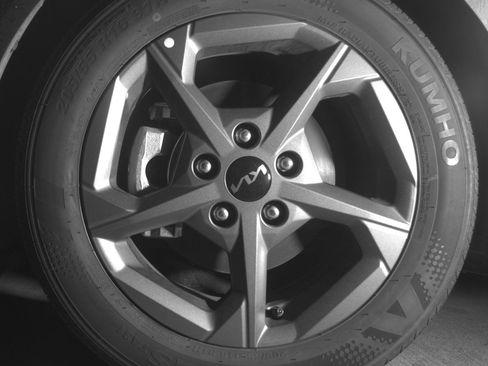 Used 2025 Kia K4 LXS image 12