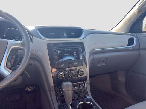 Used 2017 Chevrolet Traverse LT w/ Style and Technology Package image 15