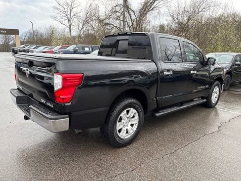 Used 2019 Nissan Titan SV image 5