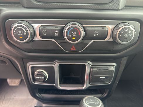 Used 2019 Jeep Wrangler Unlimited Sport AWD/4WD image 14