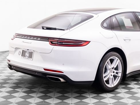Used 2018 Porsche Panamera 4 AWD/4WD image 32