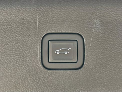Used 2023 Buick Enclave Essence w/ Experience Buick Package FWD image 32