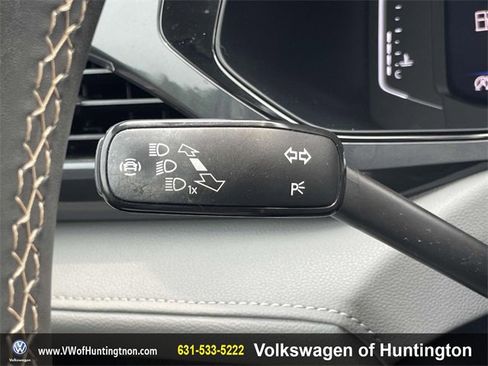 Certified 2022 Volkswagen Taos SEL image 18