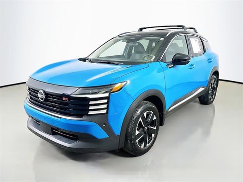 Used 2025 Nissan Kicks SR w/ Illumination Package image 3