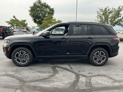 Used 2023 Jeep Grand Cherokee Trailhawk w/ Luxury Tech Group III AWD/4WD image 10