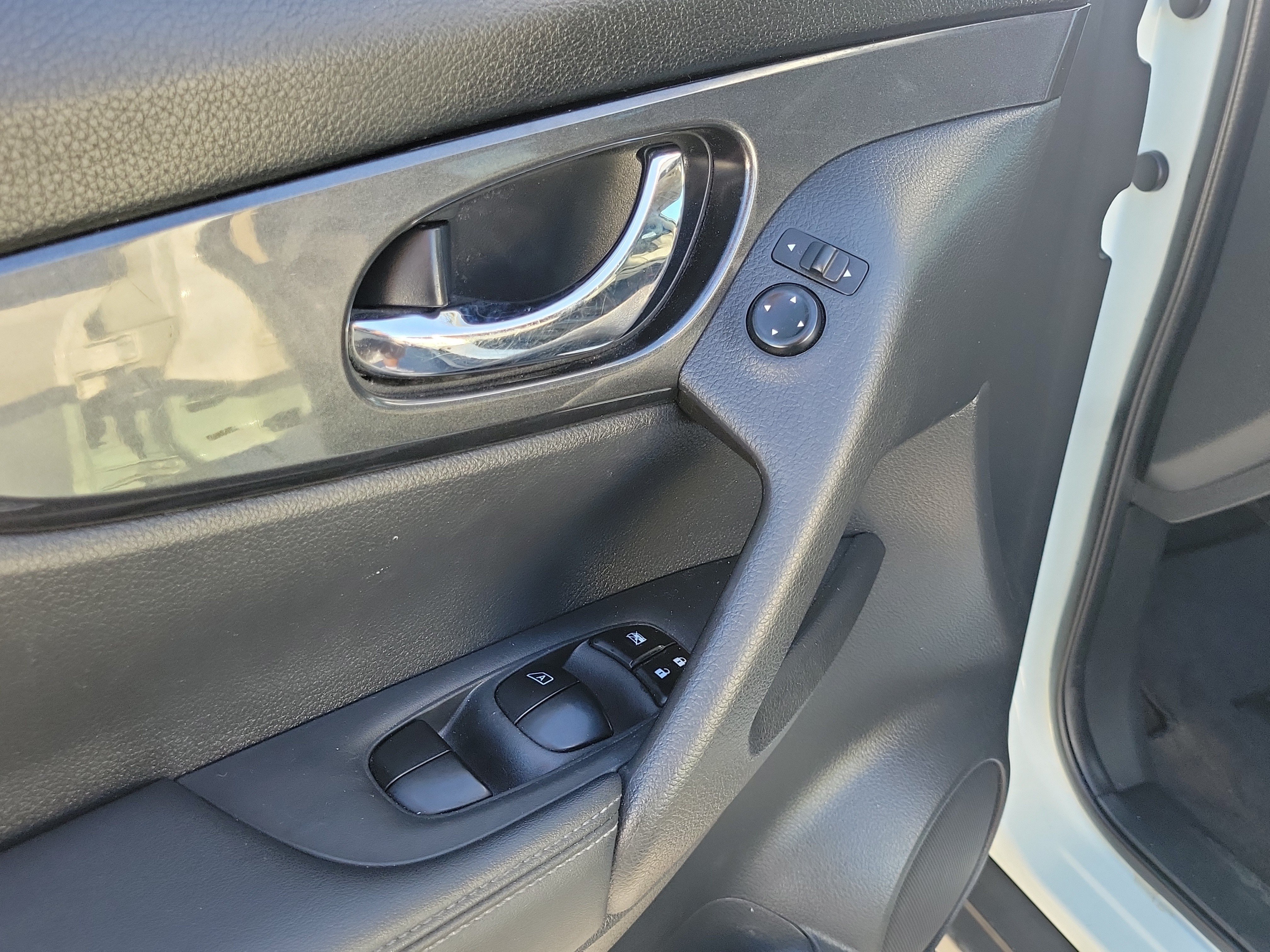 Used 2019 Nissan Rogue SV FWD image 19
